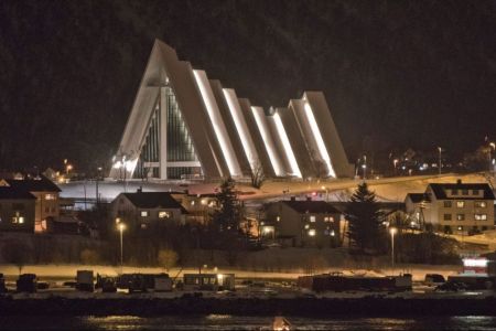 EISMEERKATHEDRALE in Tromsö bei Nacht