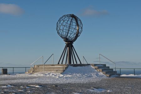 Faszination Nordkap, im Jahr 1978 wurde dieser grosse Globus aufgestellt, der symbolisch das Ende des europäischen Festlandes markiert